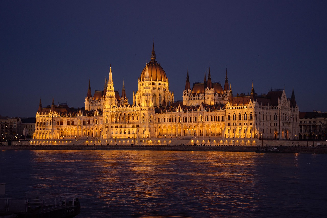 hungarian-parliament-building-6933621_1280