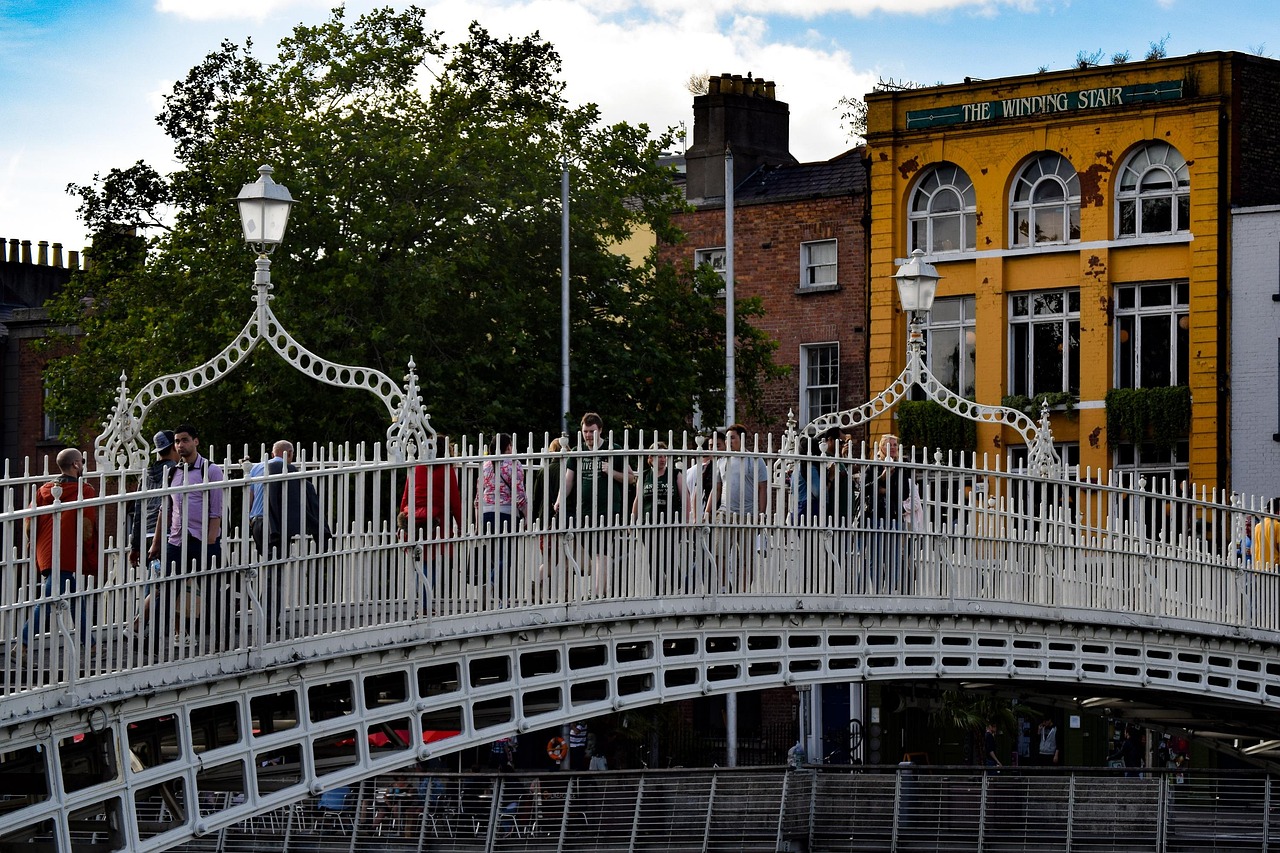 the-hapenny-bridge-2539599_1280