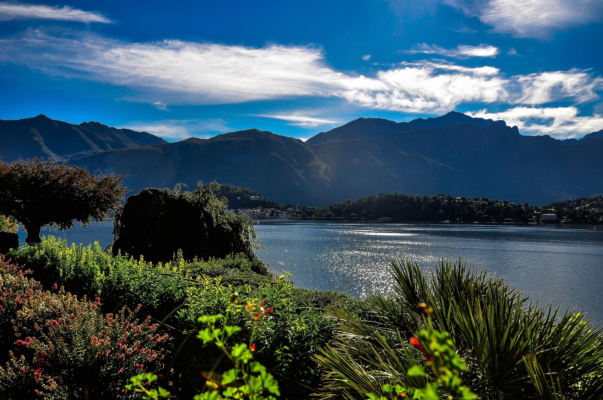 lake-como-261111_1920