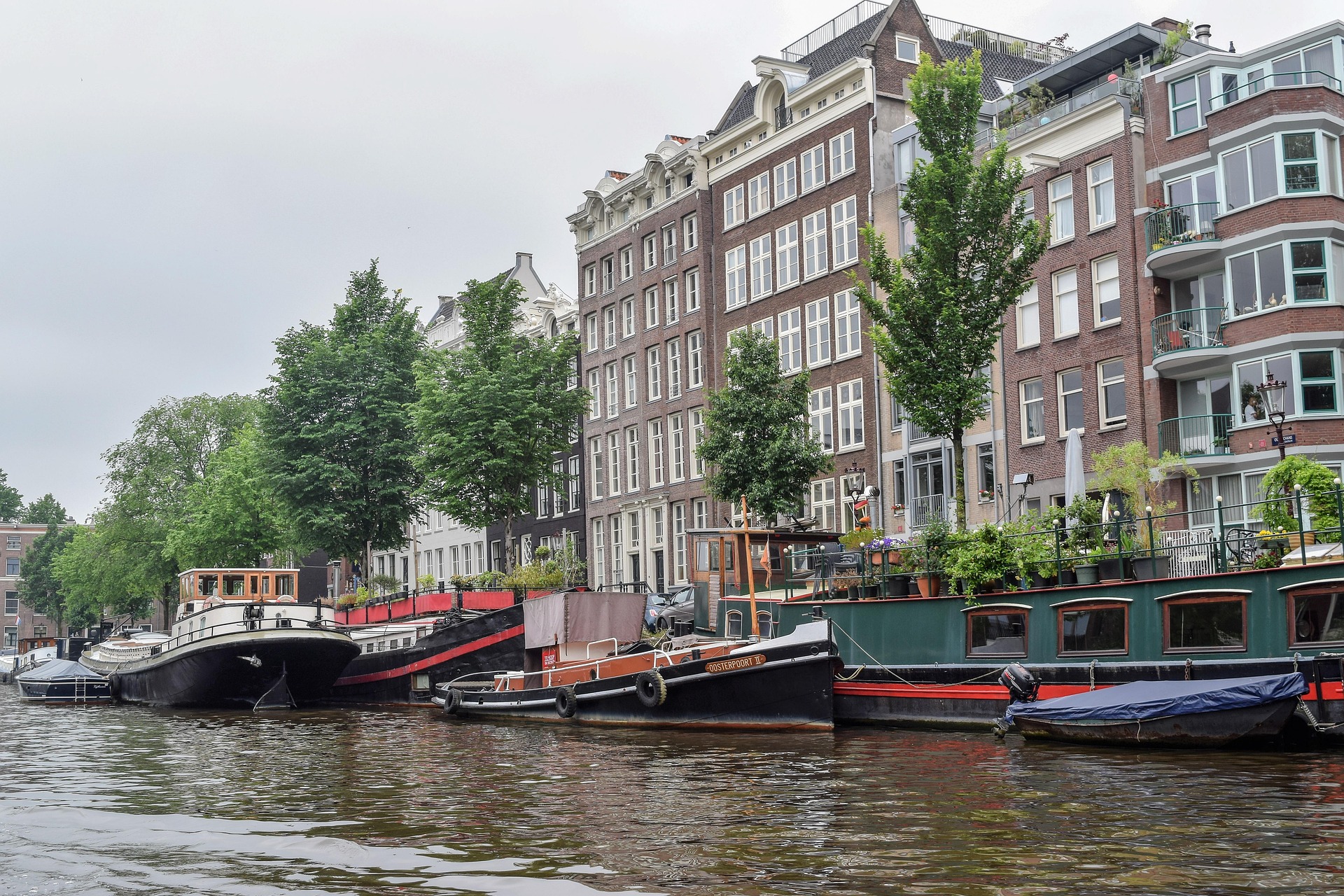 3345557-amsterdam-centrum-6561624_1920