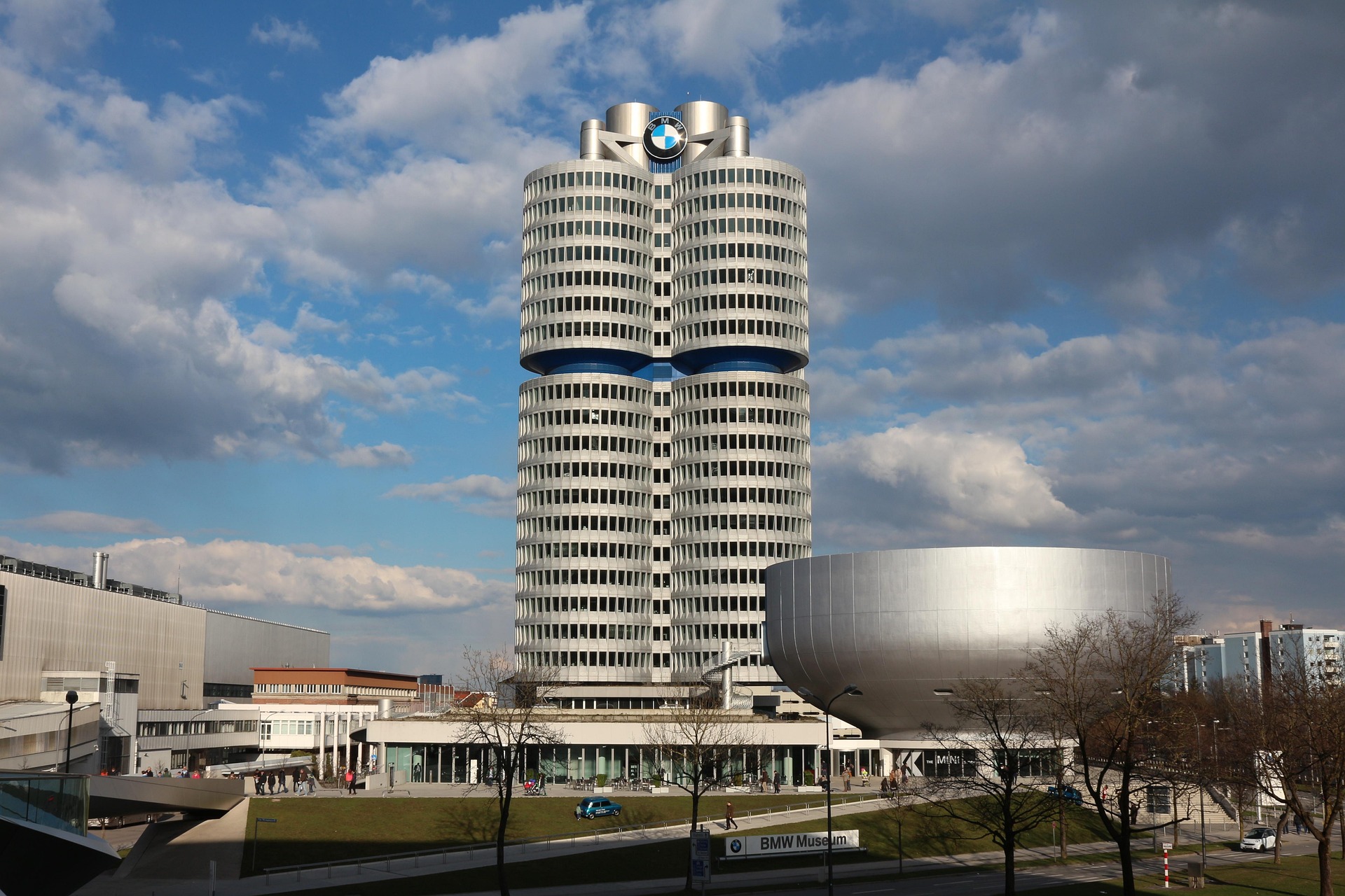 leilaschmidt-bmw-museum-825571_1920