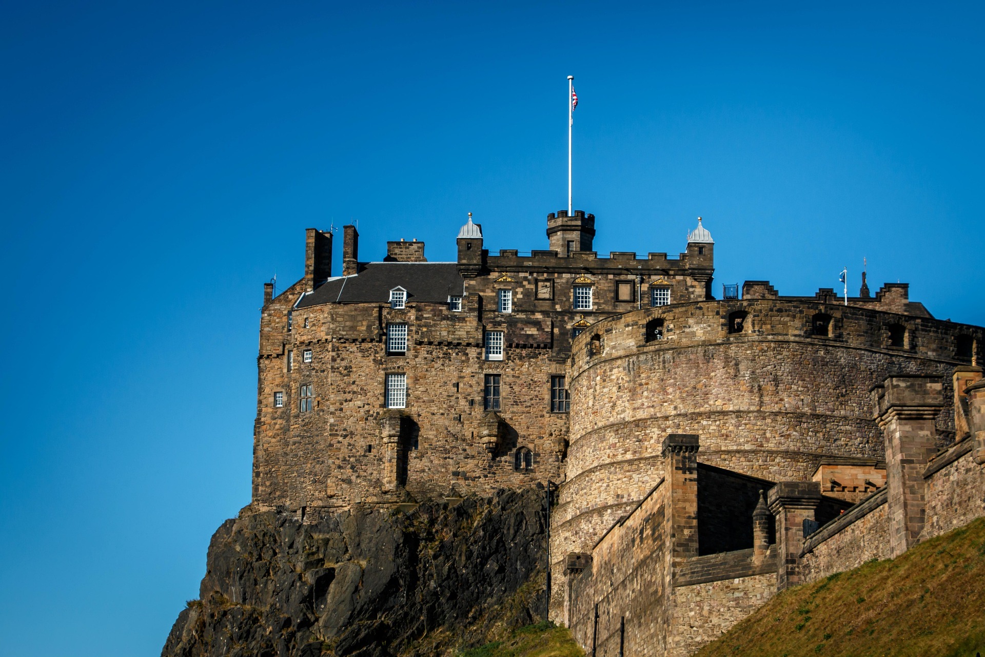 walkerssk-edinburgh-1131635_1920